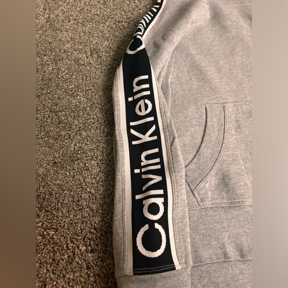 Sweatshirt - Picture 8 of 11